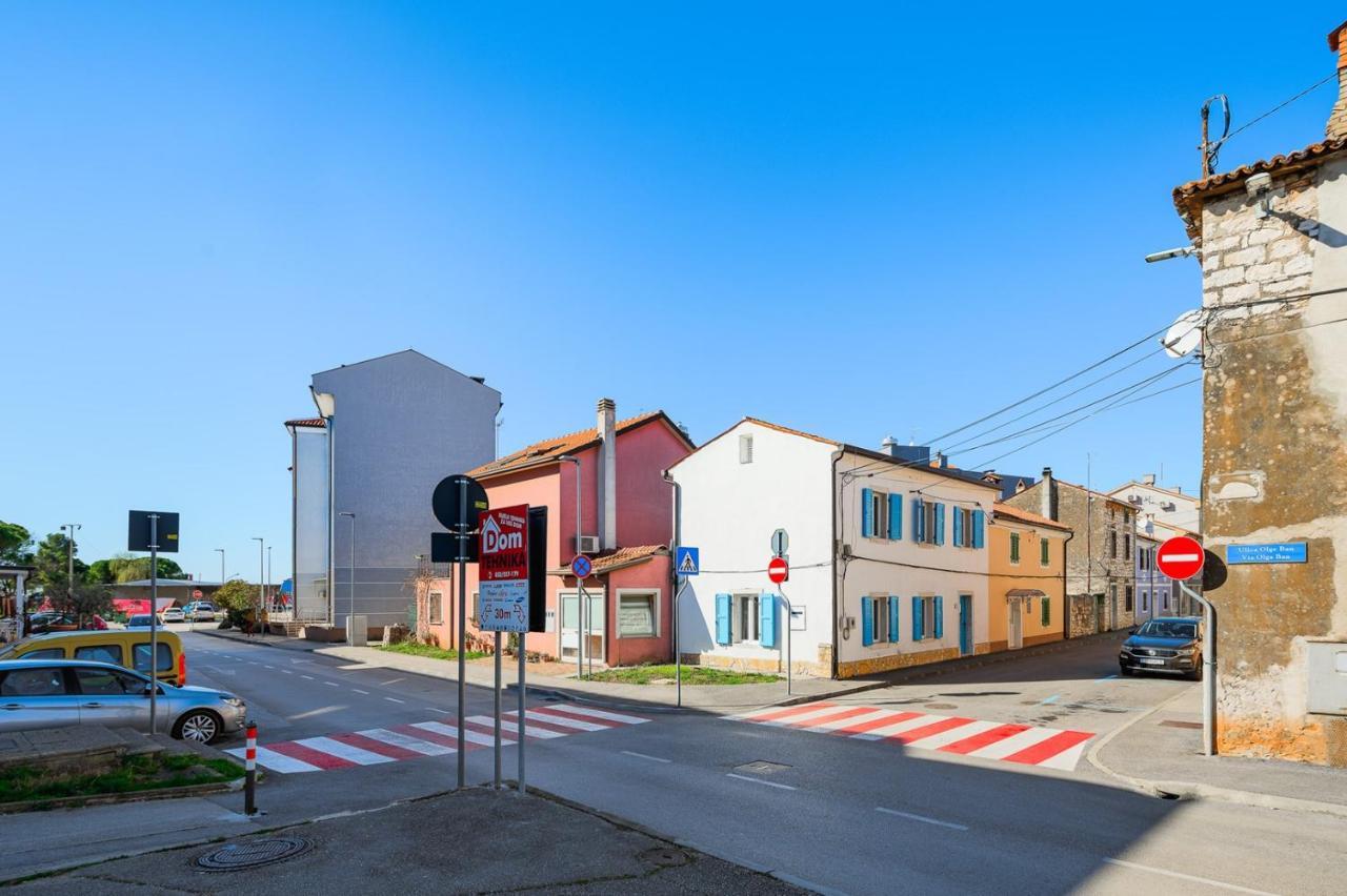Center House With Apartments Umago Exterior foto